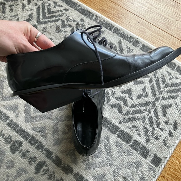 Robert Clergerie Black coated leather tapered toe lace up with geometric heel - Picture 9 of 14